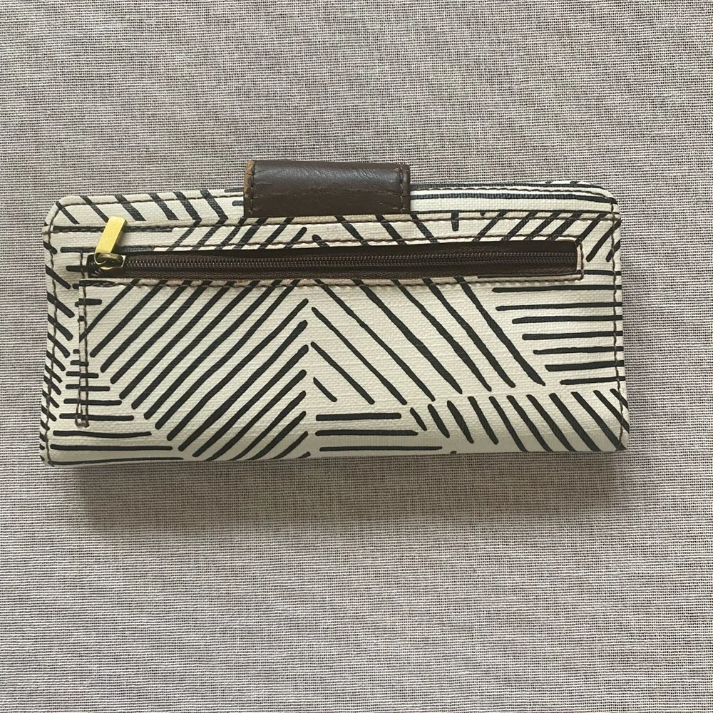 Fossil geometric clutch wallet. - Picture 4 of 13